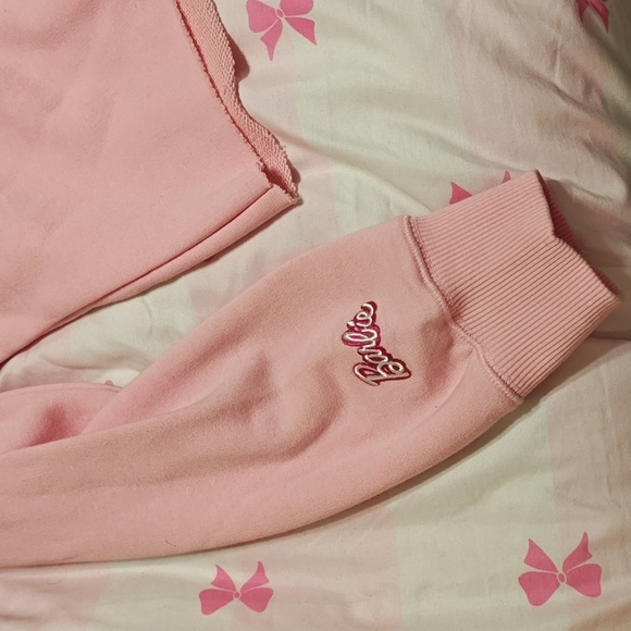 BNWT Women's Cropped Barbie x Forever 21 Sweater - Picture 3 of 6